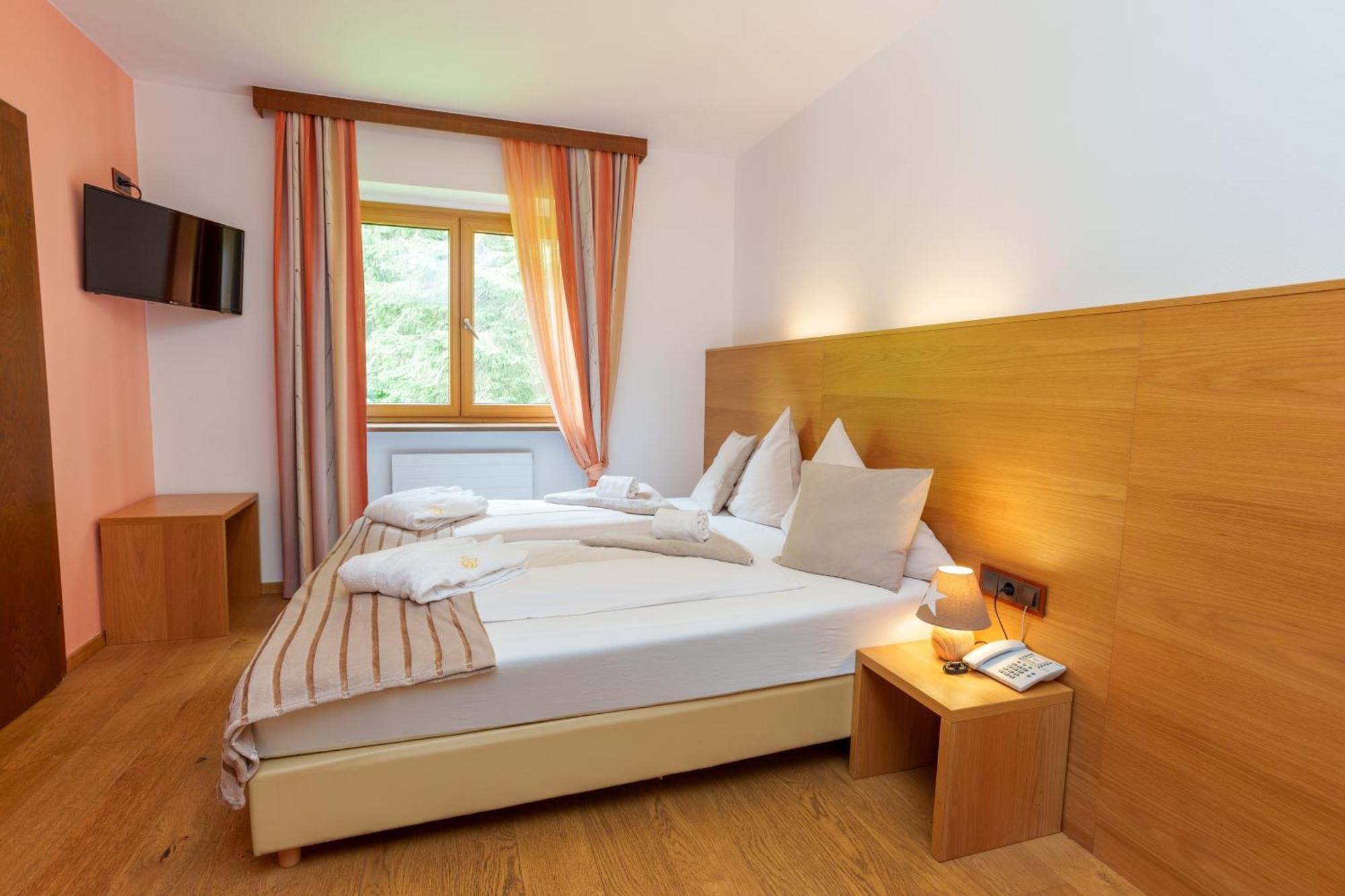 Hotel Kuenstleralm Kaprun Esterno foto