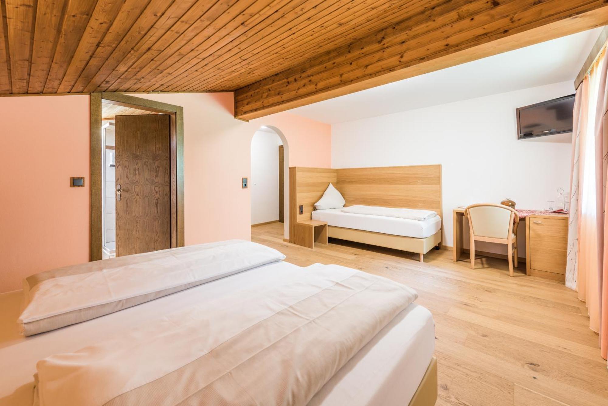 Hotel Kuenstleralm Kaprun Esterno foto