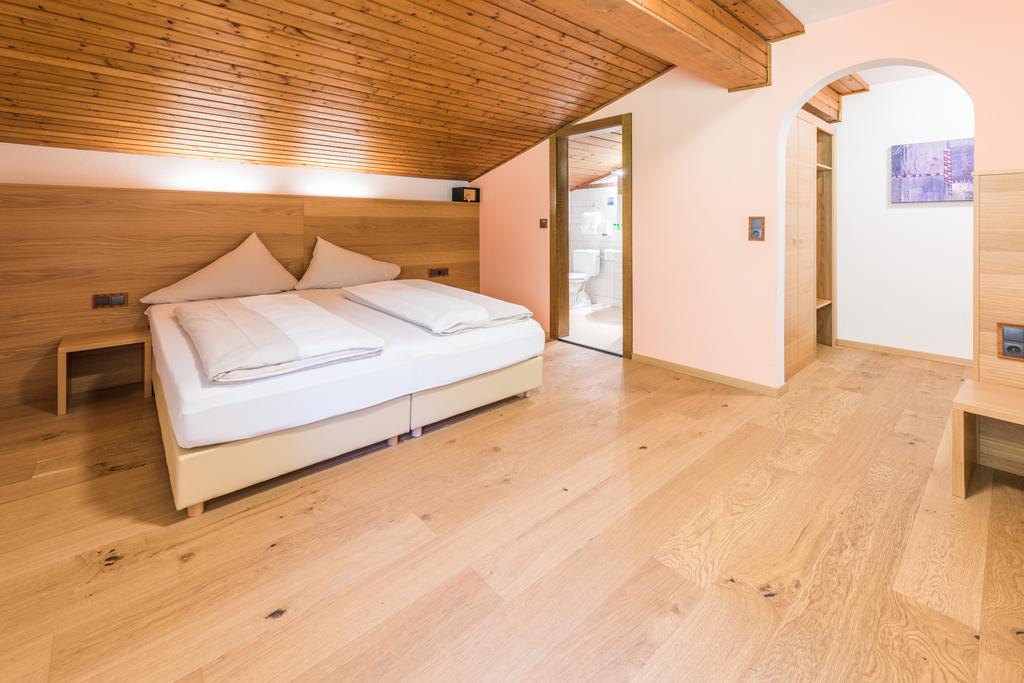 Hotel Kuenstleralm Kaprun Esterno foto
