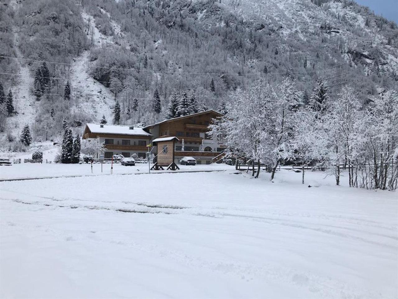 Hotel Kuenstleralm Kaprun Esterno foto